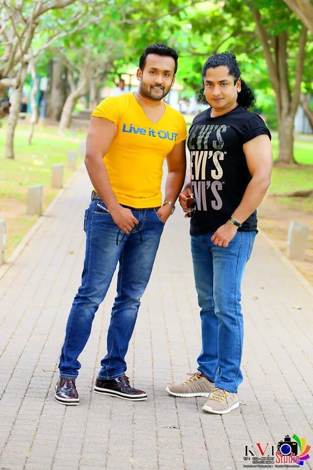 දෙබිඩි බ්‍රෝ රජ ගමනක