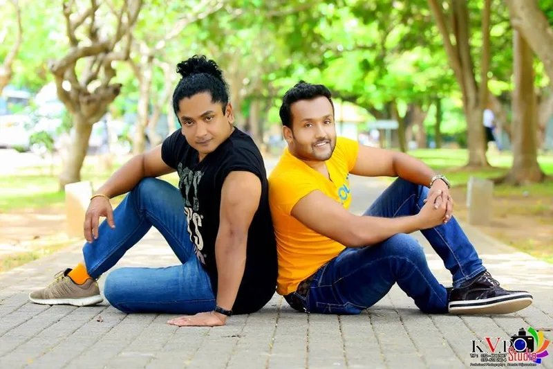 දෙබිඩි බ්රෝ රජ ගමනක