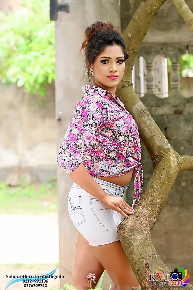 නිරුපන ශිල්පනි මල්ෂානි ජයවර්ධනගේ අලුත්ම රූප පෙළ