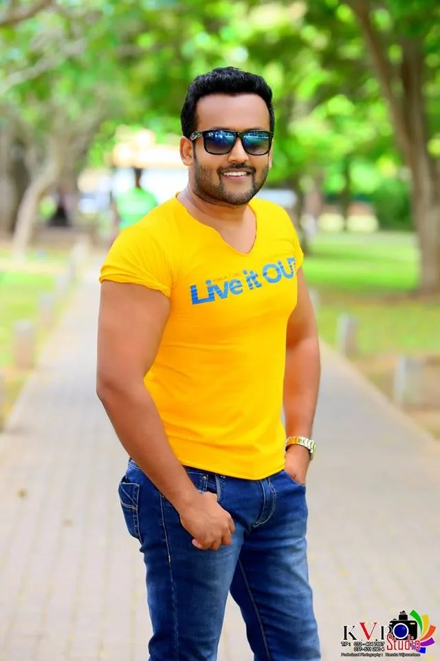 දෙබිඩි බ්රෝ රජ ගමනක