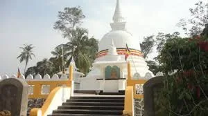 කැනඩා යවන්න මිනිස්සුන්ගෙන් කෝටි ගණන් ගැරූ “සක්විති හිමි” හොයා රට පීරයි..!