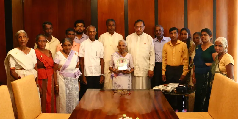 ශ්රී ලංකාවේ වයස් ගතම මාතාවට කතානායකගෙන් උපහාර..!