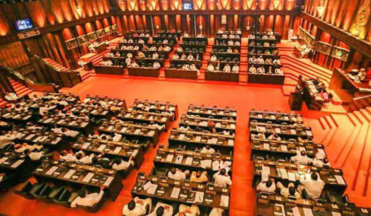 පාර්ලිමේන්තුවේ ගැටුම්කාරී ලෙස හැසිරුණු මන්ත්රීන්ට එරෙහිව අපරාධ නීතිය යටතේ ක්රියා කරනු..!