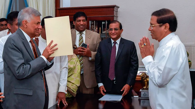 "මෛත්‍රී-රනිල්" කෝපාග්නියෙන් මුළු රාජ්‍යයම අළු වෙයි..!