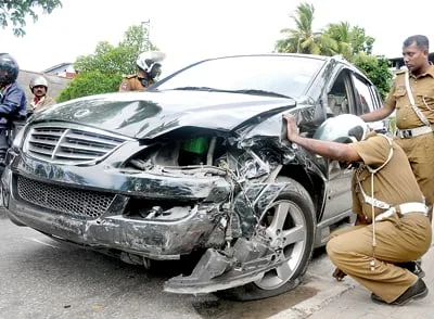 මාරක රිය අනතුරක් -පොලිස් නිළධාරියෙක් ජිවිතක්ෂයට