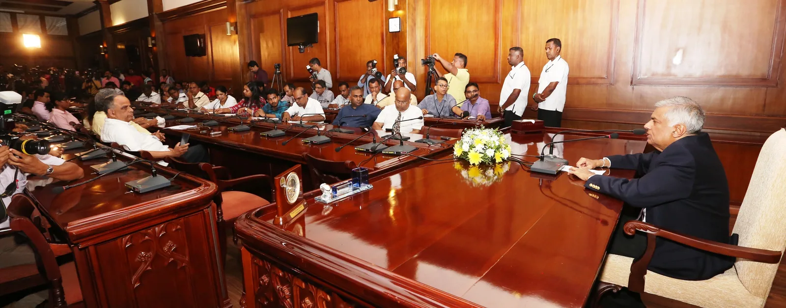“අගමැතිවත්-ආණ්ඩුවවත් වෙනස් වන්නේ නෑ”