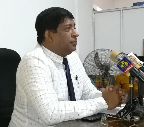 සුදු බැටළුවන් අතර සිටින කළු බැටළුවන් ගැන රවී හෙළි කරයි