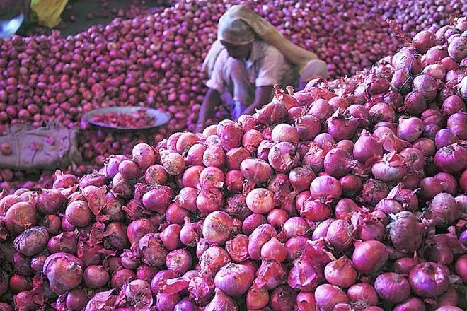 බඩු මිල පෙන්වා බිය වැද්දීම