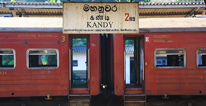 නුවර පෙරහැර බලන්න කොච්චියෙන් යමු..!