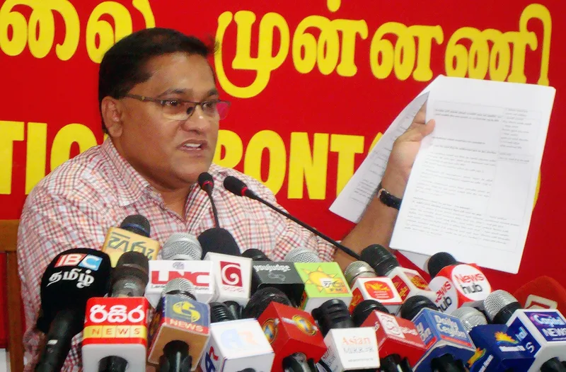 දූෂණයට විරුද්ධ යැයි කියන ජනපති හොරු එක්ක ආණ්ඩුවක් හදලා..!