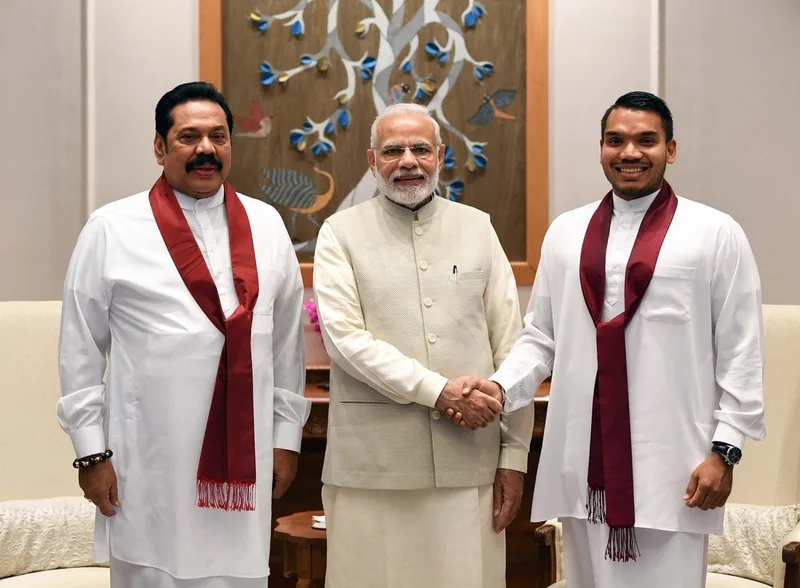 මහින්ද-මෝධි හමුව “Photo Session” එකක්ලු..!