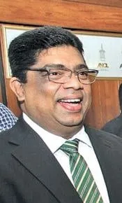 කුරේගේ “රැස” අගමැතිට “විෂ” වෙයි..!