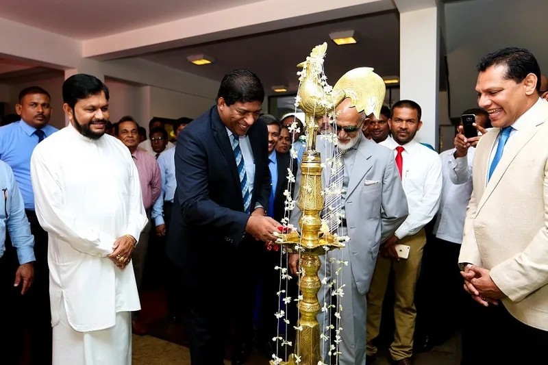 "ශ්රීලනිපය දොවනවා-එජාපය පොවනවා"