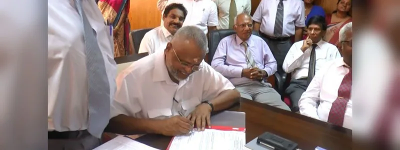 ඩග්ලස් දේවානන්ද සිය ඇමති ධුරයේ වැඩ භාරගනී..!