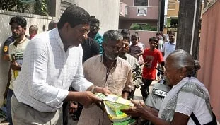“එජාපය රටට වැඩ කරද්දී ශ්රීලනිපය දේශපාලනය කරනවා”