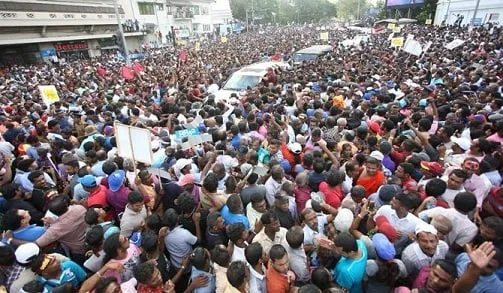 ආණ්ඩුවට එරෙහිව කොළඹට 70,000ක් ඇවිත්..!