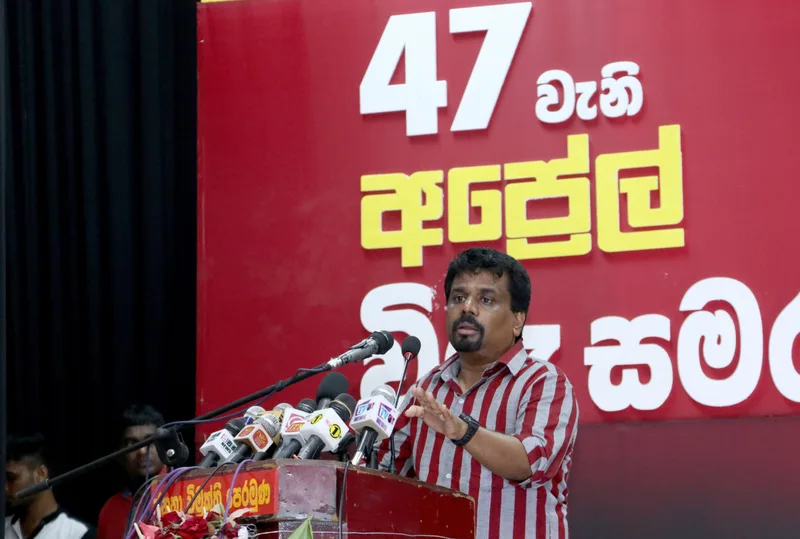නායකයින් දෙන්නා කරත්තේ බැඳපු එළ හරකයි මී හරකයි වගේ..!