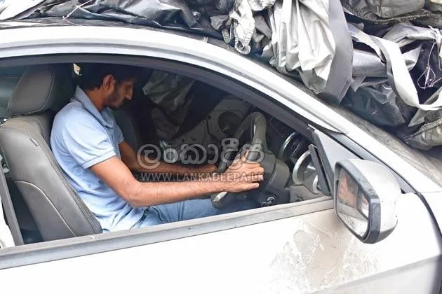 මස්ටැන්ග් මෝටර් රථය මුදා හැරේ..!