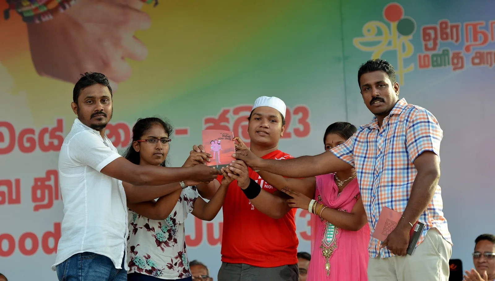 ජාතික සමගියේ දේශපාලන සටනට සියල්ලන් පෙරට ආ යුතුයි..!