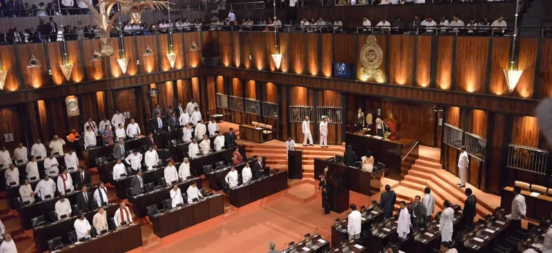 නව රාජ්ය සහ නියෝජ්ය අමාත්යවරු දිවුම් දෙති