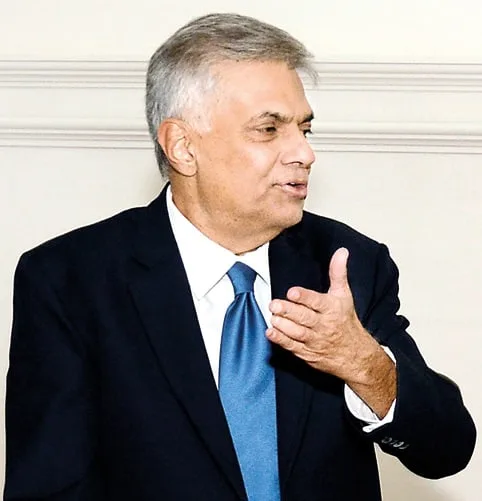 “මහින්දගේ කාලයට වඩා අදටත් පෙට්ට්‍රල් රුපියල් 20ක් අඩුයි”