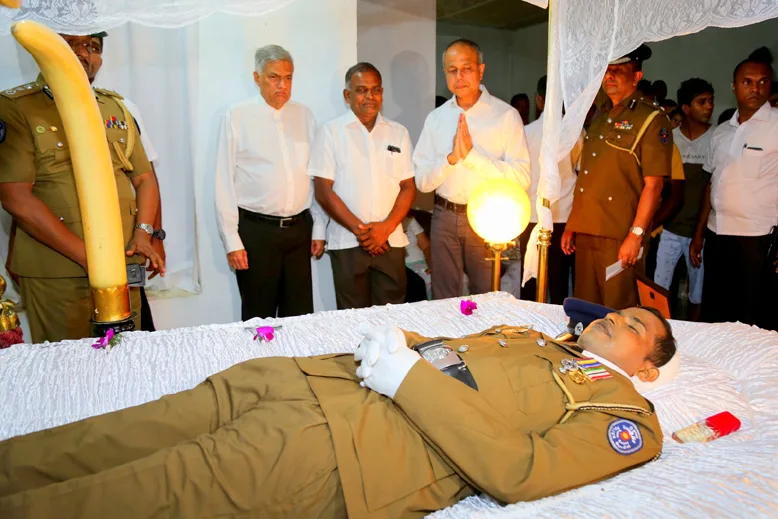 කොස්ගොඩ සුජීගේ පාතාල පැටිකිරිය මෙන්න..!