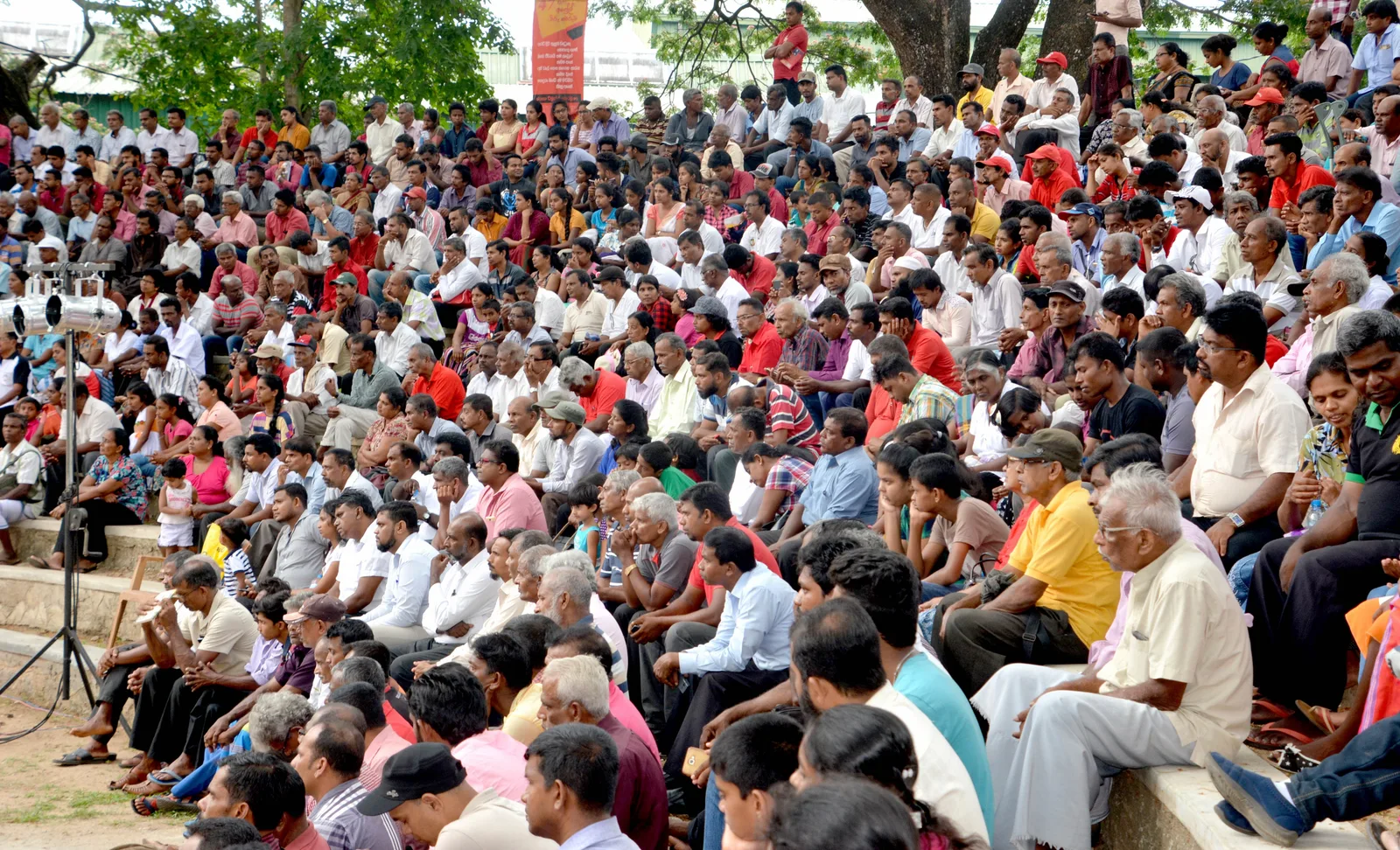 නායකයින් දෙන්නා කරත්තේ බැඳපු එළ හරකයි මී හරකයි වගේ..!