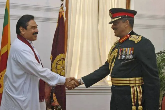 ජනපතියි-අගමැතියි නොසලකා හැරිය ෆීල්ඩ් මාර්ෂල්ට විපක්ෂයෙන් ආරාධනා..!