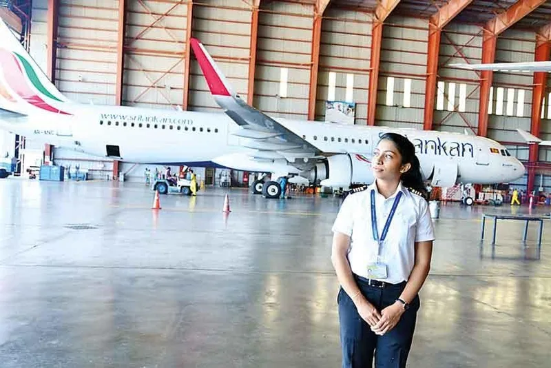 ශ්රී ලංකාවේ බලපත්රලාභී ප්රථම ගුවන් යානා ඉංජිනේරුවරිය..!