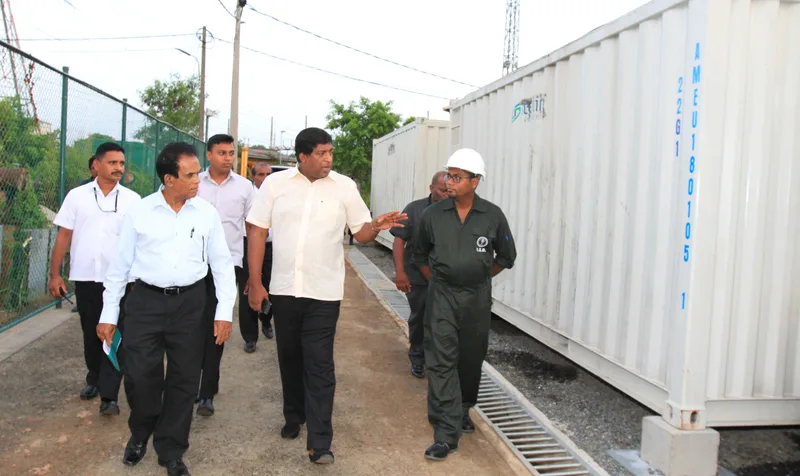 රට එක්ක දේශපාලනය නොකරනු-ජාතික ආරක්ෂාවේ වගකීම ෆීල්ඩ් මාර්ෂල්ට පවරනු