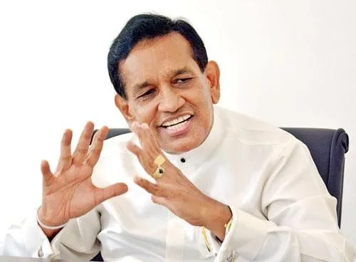 ජනපතියි-අගමැතියි නොසලකා හැරිය ෆීල්ඩ් මාර්ෂල්ට විපක්ෂයෙන් ආරාධනා..!