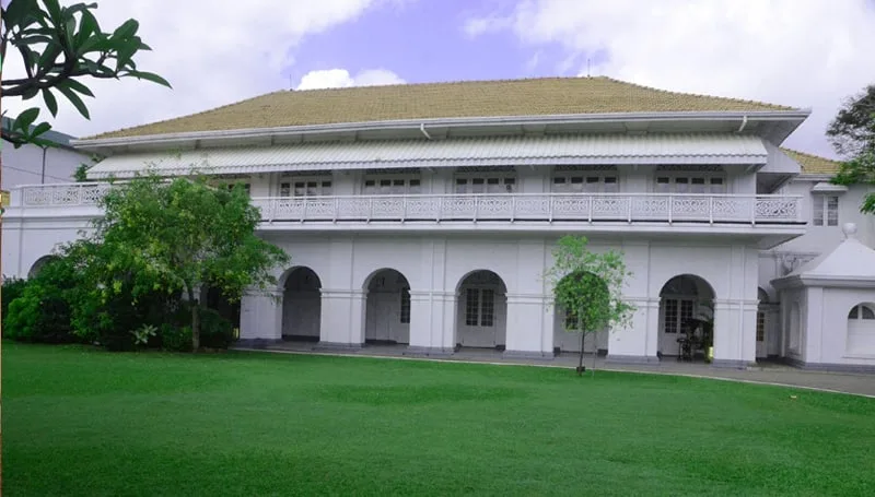අරලිය මැදුර කොල්ල කෑ -පැන්ෂන් විකී- හෙවත් -වඳුරා- පන්නා දමයි..!