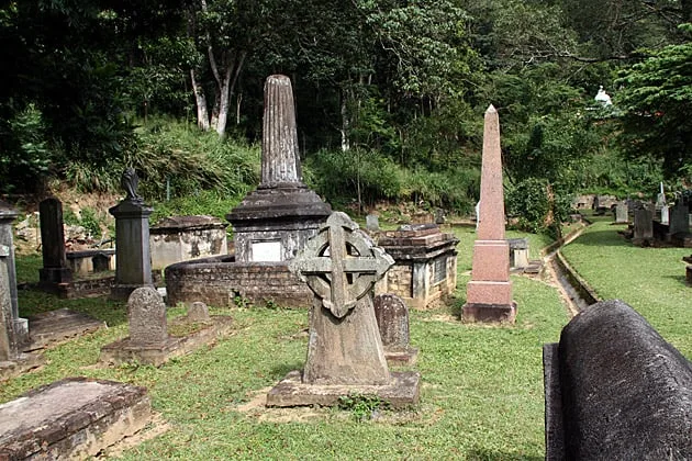 මහ නුවර "ගැරිසන්" සුසානයේ පුරාණය..!