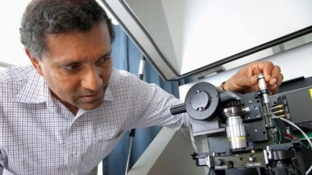 ශ්රී ලාංකික මහාචාර්යවරයෙකුට බ්රිතාන්ය රාජකීය සමාජයේ සාමාජිකත්වය හිමි වෙයි..!