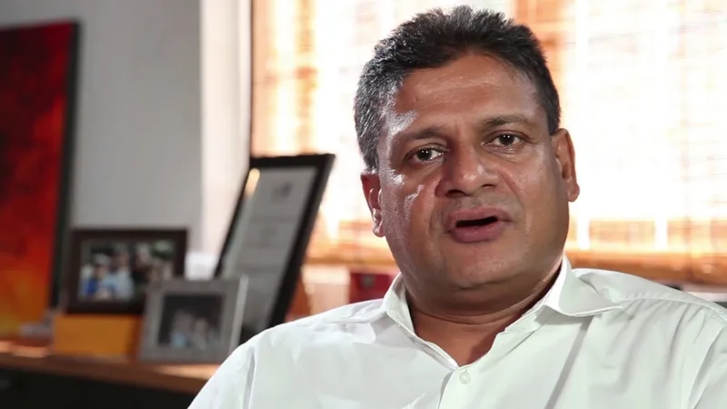 දෙරණේ සිංහල බෞද්ධ ආතල් කඩපු දිලිත්..!