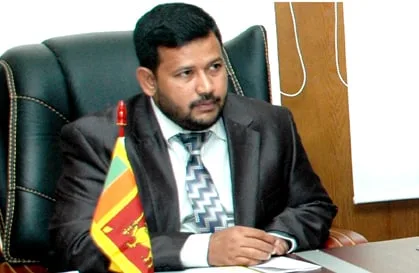 රේගු අධ්යක්ෂ ජෙනරාල්වරිය බිලි දී මුදල් ඇමැති නීලකාස කම්බ හොරුන් ආරක්ෂා කළ හැටි හෙළිවේ..!