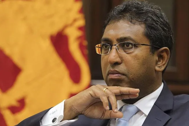 සජිත්ට උපදෙස් දෙන්නේ හර්ෂලා වැනි කේවට්ටයන්ය