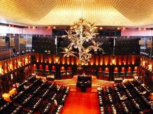 ද්විත්ව පුරවැසියන් දස දෙනෙකුට මන්ත්රී ධූර අහිමි වෙයි..?