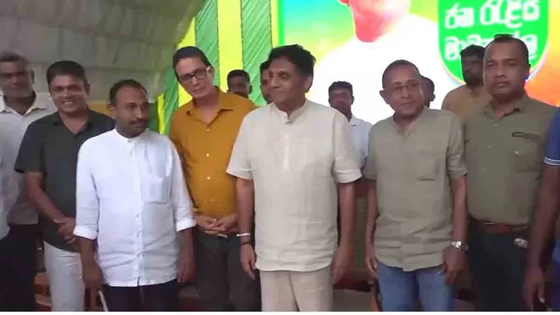 සජිත්ට හයිය දෙන්න මාවනැල්ල