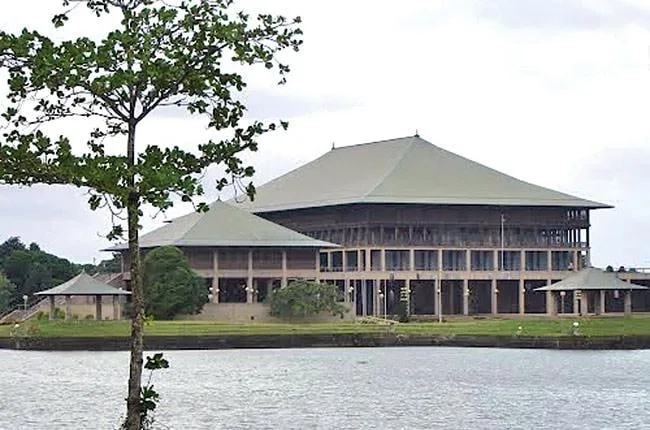 පාර්ලිමේන්තුවට යැවිය යුත්තේ විද්වතුන් පමණක්ද ..?