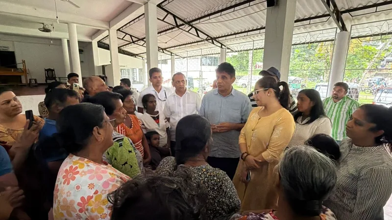 විපතට පත් වූවන්ගේ දුක සැප සොයා බලන්න ගිය විපක්ෂ නායක සජිත්..!