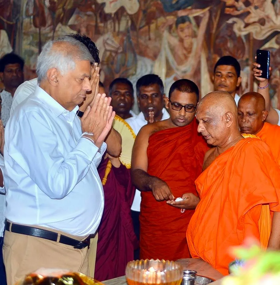 දේශපාලන කුමන්ත්රණවලට එරෙහිව එජාපයේ ප්රබලයින් තිදෙනෙකු සජබයට