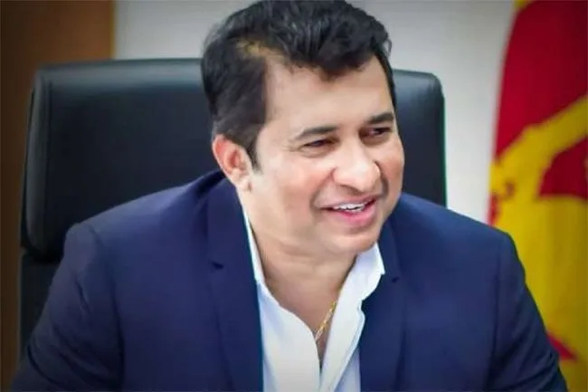 රොෂාන් රණසිංහගේ රජ පුටු අඩව්වේ හැඩරුව රටේම අවධානයට