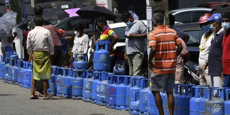 තෙල්-ගෑස් පෝලිම්වල මින්ස්සු මිය යන හේතු මෙන්න..?