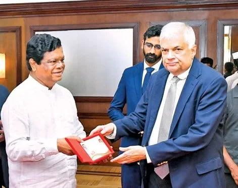 මේ මොහොතේ සිතිය යුත්තේ රට ගැන විනා එක පවුලක් ගැන නොවේ