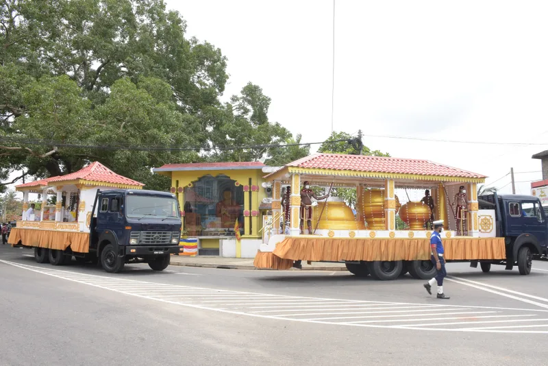 සඳහිරු සෑයේ පූජනීය වස්තූන් සදුදා වාරියපොළට වැඩම කෙරේ