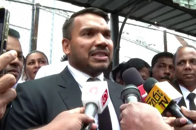 නාමල්ගෙන් ආණ්ඩුවට කනේ පහරක්