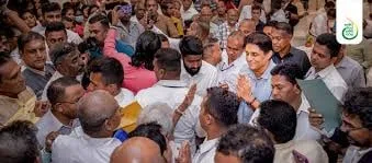 පටු දේශපාලනයෙන් තොරව රටට වැඩ කරන ආදර්ශමත් විපක්ෂ නායක..!