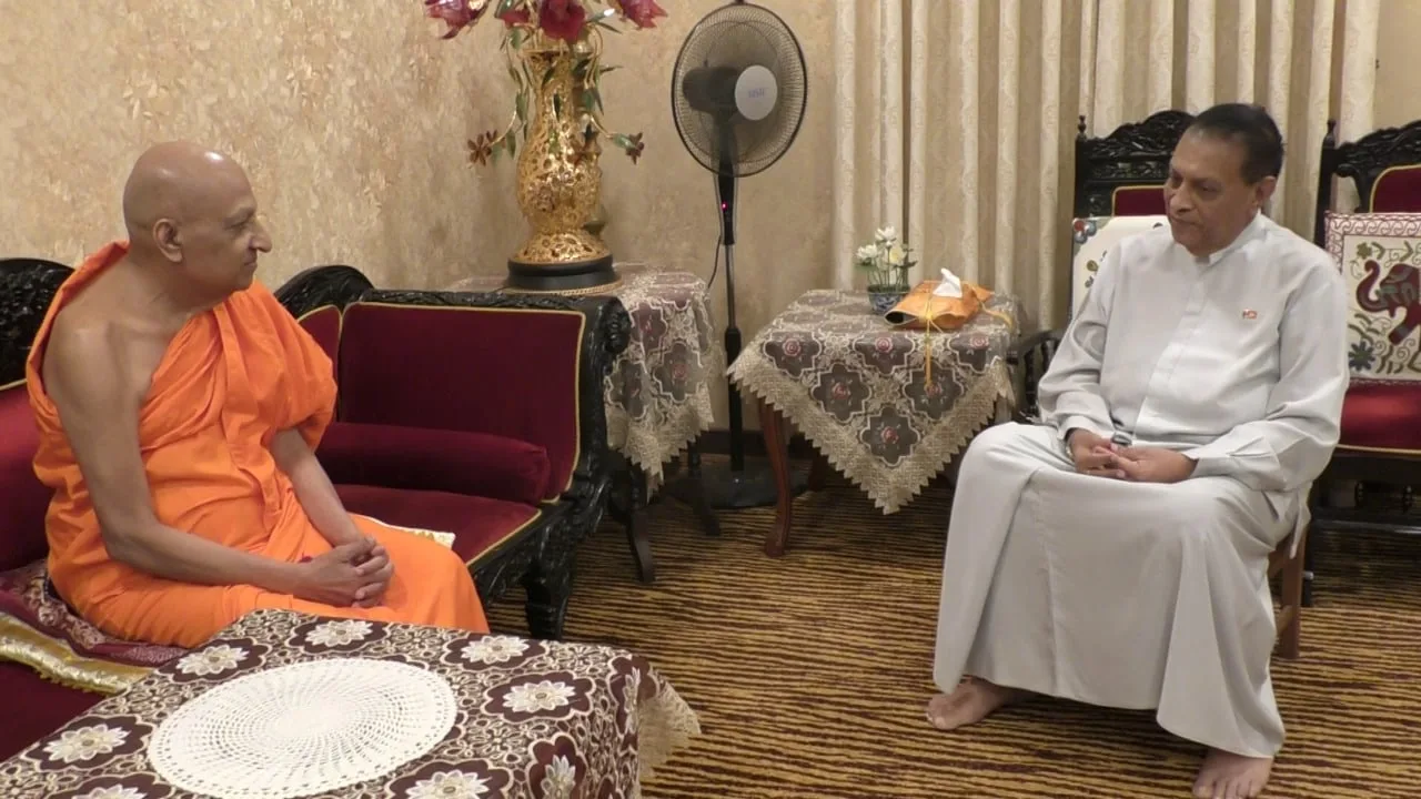 අස්ගිරියේ ස්ථාවරය එළියට-එකම විකල්පය කරූ විතරයි