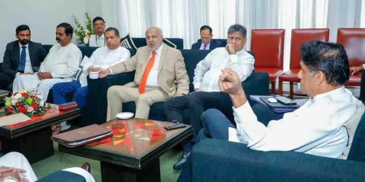 මැද පෙරදිග යුද ගැටුමෙන් රටට වන බලපෑම් ගැන සාකච්ඡා කිරීමට විපක්ෂ නායකවරයා ප්රමුඛ විපක්ෂයේ මන්ත්රීවරුන් රැස් වෙති